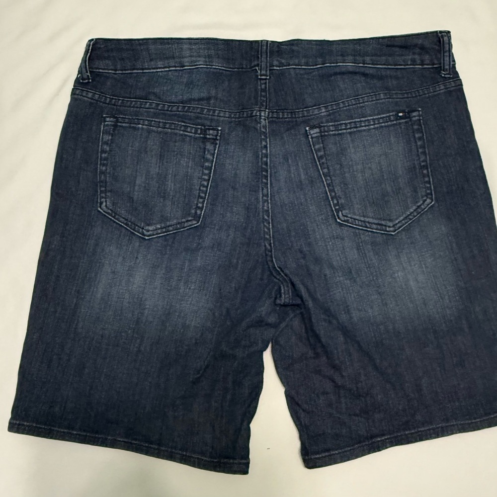 Tommy Hilfiger Blue Jean Shorts Classic Style
Size 12 - Picture 2 of 8